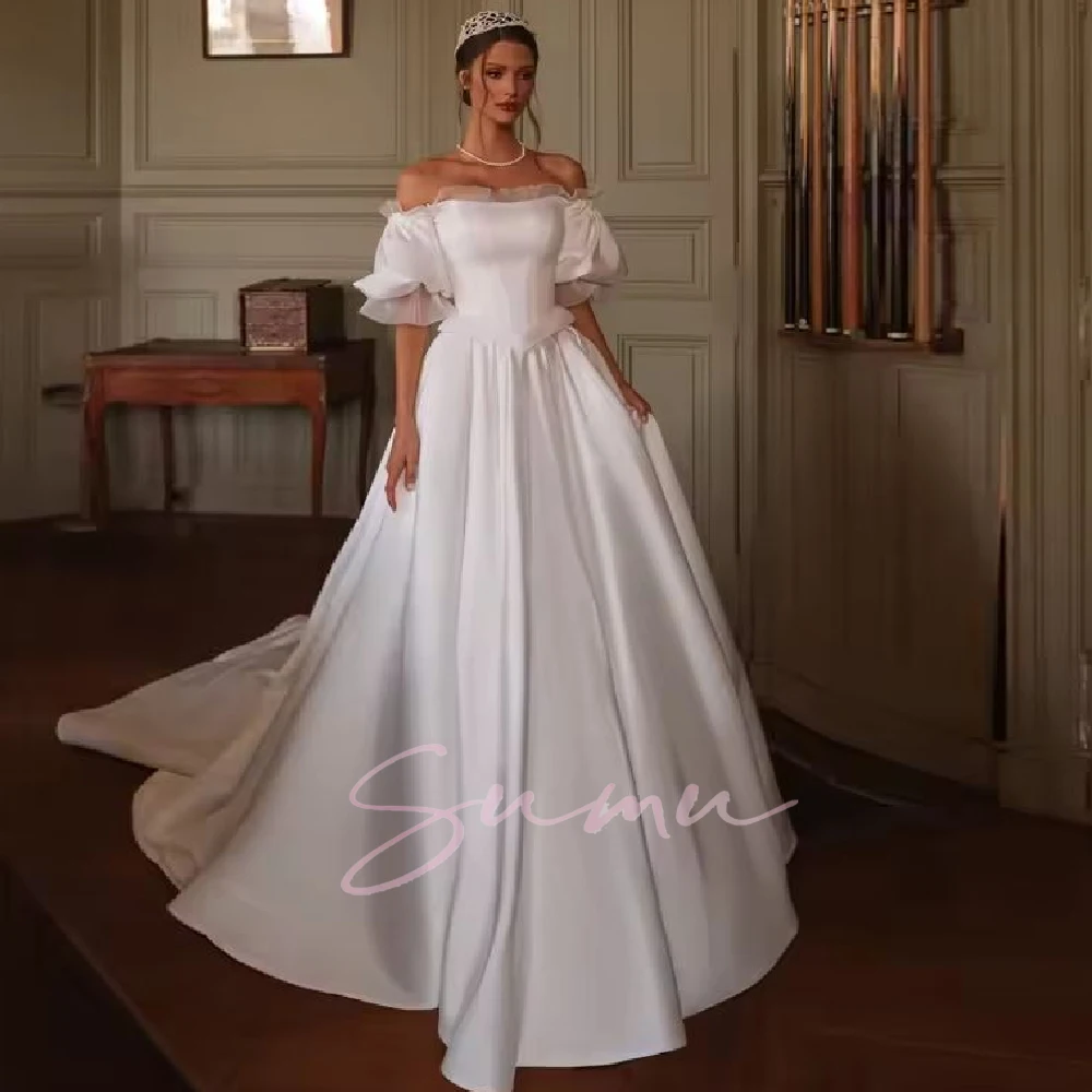 فستان زفاف مخصص بطيات من التول وأكمام منتفخة وزر من الساتان فستان زفاف طويل على شكل حرف a Abito da sposa