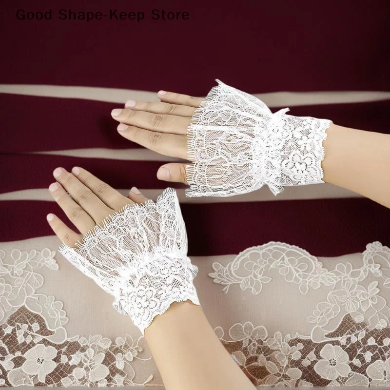 1 قطعة المرأة الأبيض والأسود مطوي الكفة الدانتيل أكمام أذرع تبريد وهمية مع شرابات قصيرة الزينة في الهواء الطلق الإكسسوارات