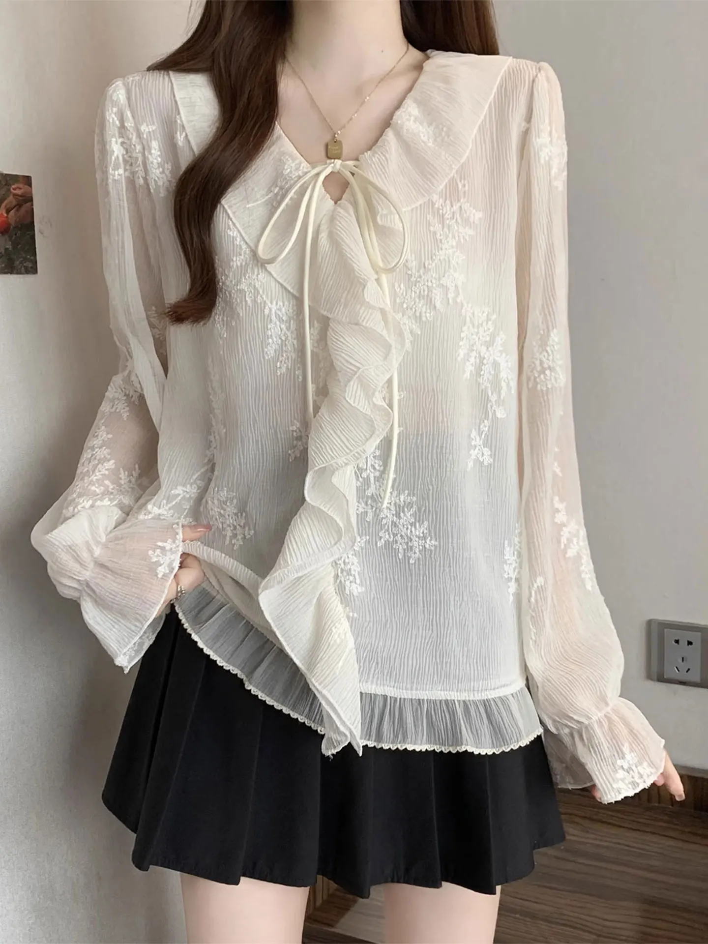 

Slimming V-Ne Long Sve Lace Trim Blouse Women's Base irt Spring 2026 Large Size Casual Sle Floral Patterned Top