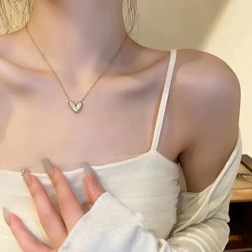 Korean Fashion Golden Love Shaped Necklace for Women All-match Cute Valentines Day Gift Pendant Y2k Accessories Charm Jewelry