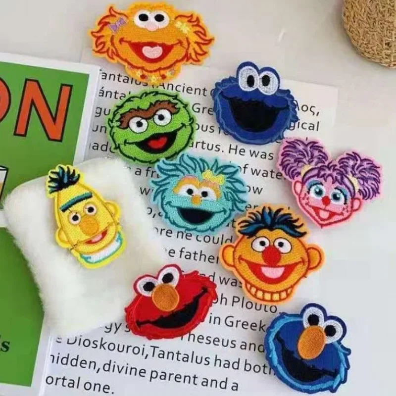 Hasbro broche decorativo de Barrio Sésamo, ELMO, monstruo de galletas, pájaro grande, lindo, creativo, kawaii, insignia de dibujos animados de película de anime personalizada