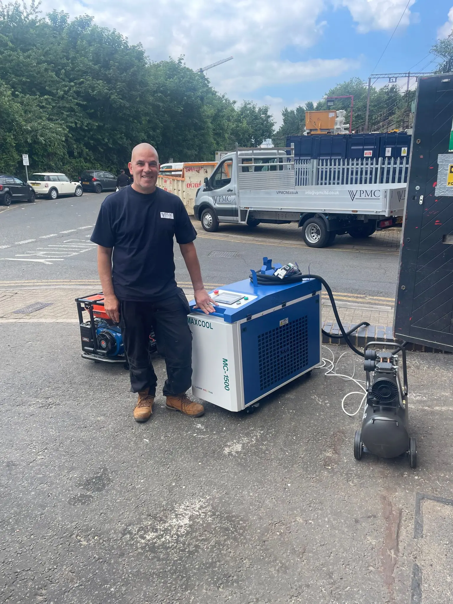 MAXCOOL 2025 1kw 1.5kw 2kw 3kw يده آلة لحام ألياف الليزر آلة التنظيف بالليزر 3 في 1 للمعادن