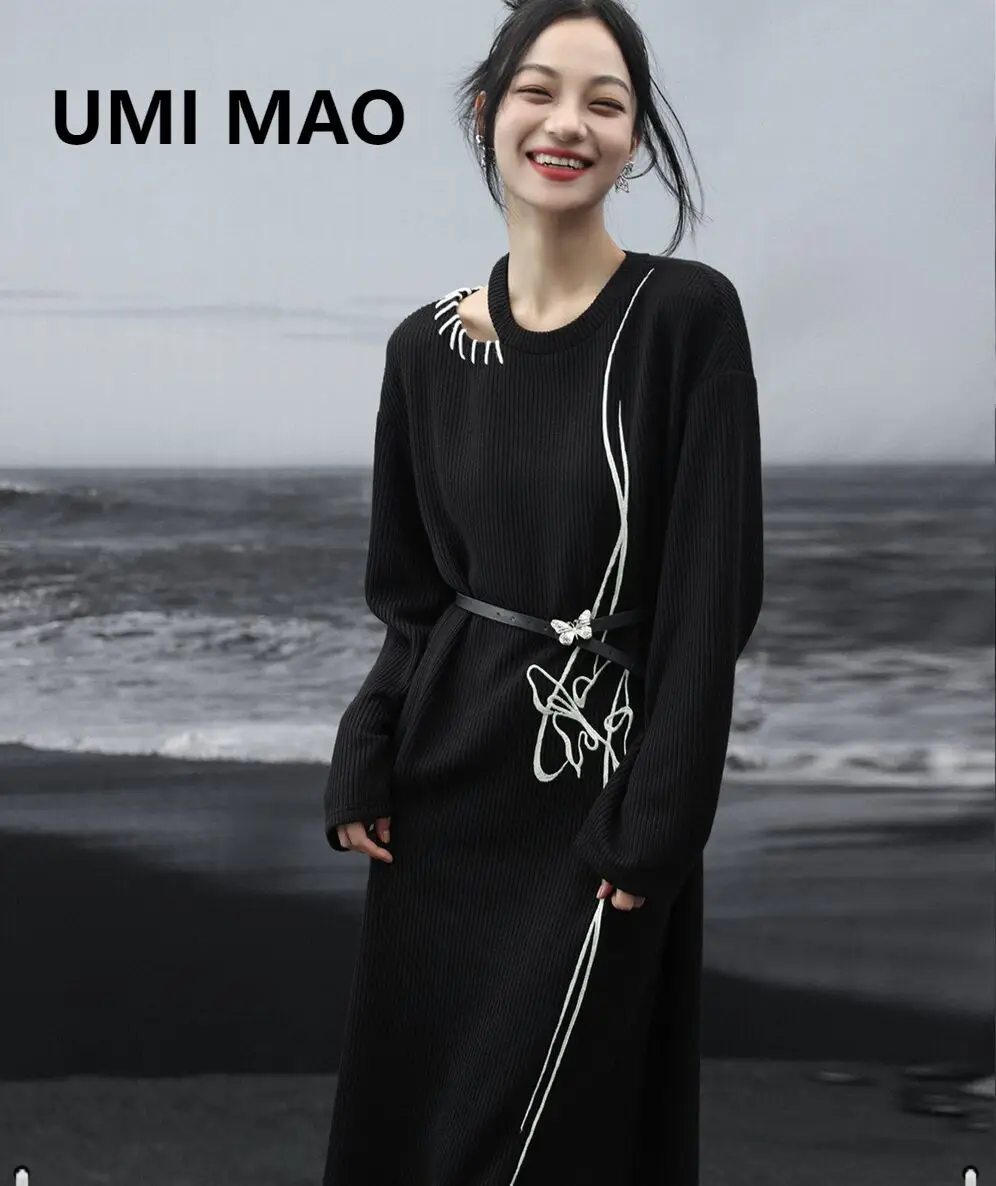 

UMI MAO Dark Black Dress 2023 Autumn New Niche Design Sense Knitted Contrast Loose Sweater Embroidered Dresses For Women