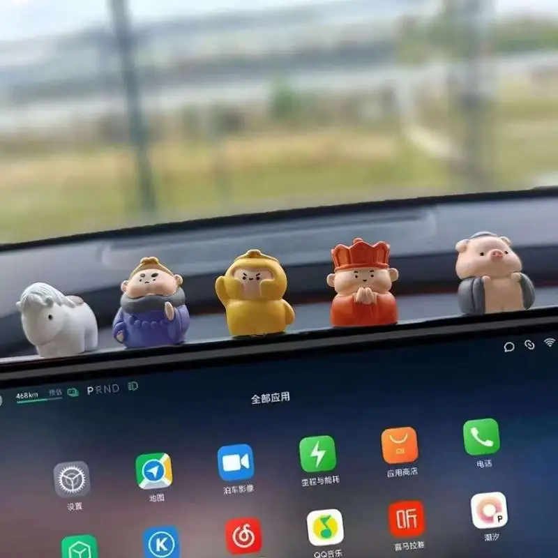 Lot de 5 mini-ornements de dessin animé mignons pour voiture, bureau ou poste de travail, sur le thème du Voyage en Occident (Wukong, Maître et Disciple)