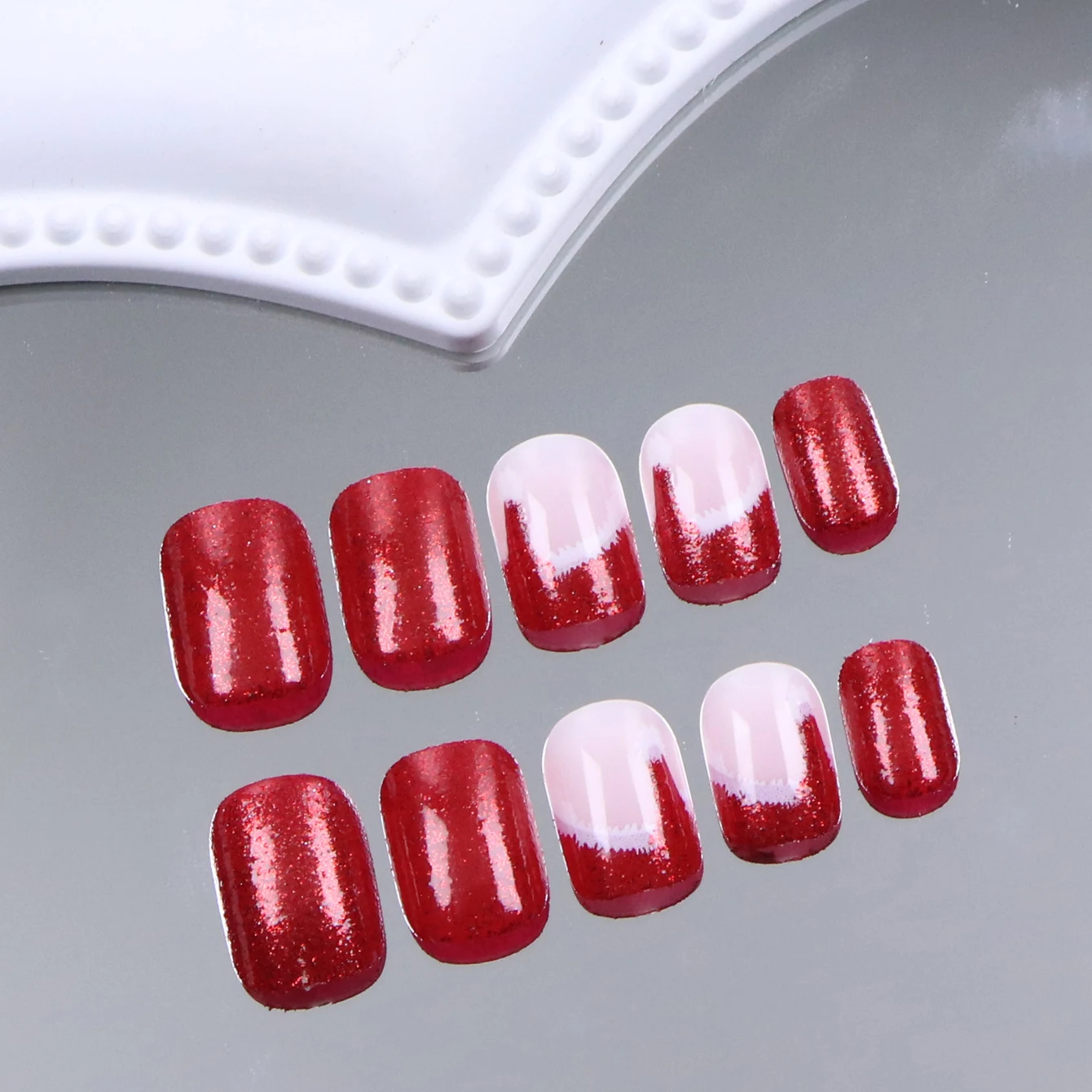 24PCS Christmas Red Sparkling Nail Tip Acrylic Fake Nail Press Cap French Pointed Smooth Nail Short Full Coverage Christmas Nail