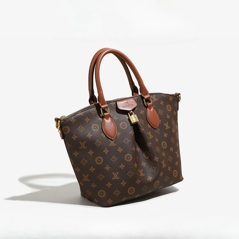 حقيبة يد نسائية جلدية مع كتف تحمل تصميم أنيق من العلامة التجارية الشهيرة ماسنجر مستوحاة من الأحداث الرسمية