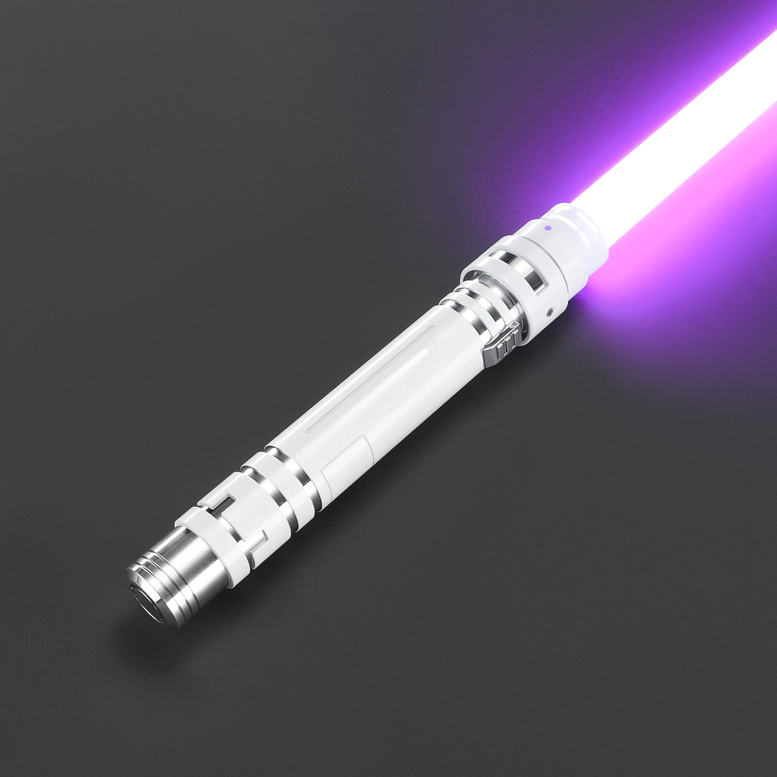 LGT Lightsaber Metal Hilt Force Heavy Dueling Light Sabre التحكم في الحركة بلوتوث لون لا نهائي يتغير مع 34 خطًا صوتًا
