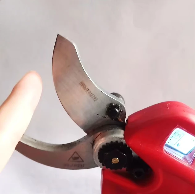 Versatile Multi Purpose Garden Pruning Tools