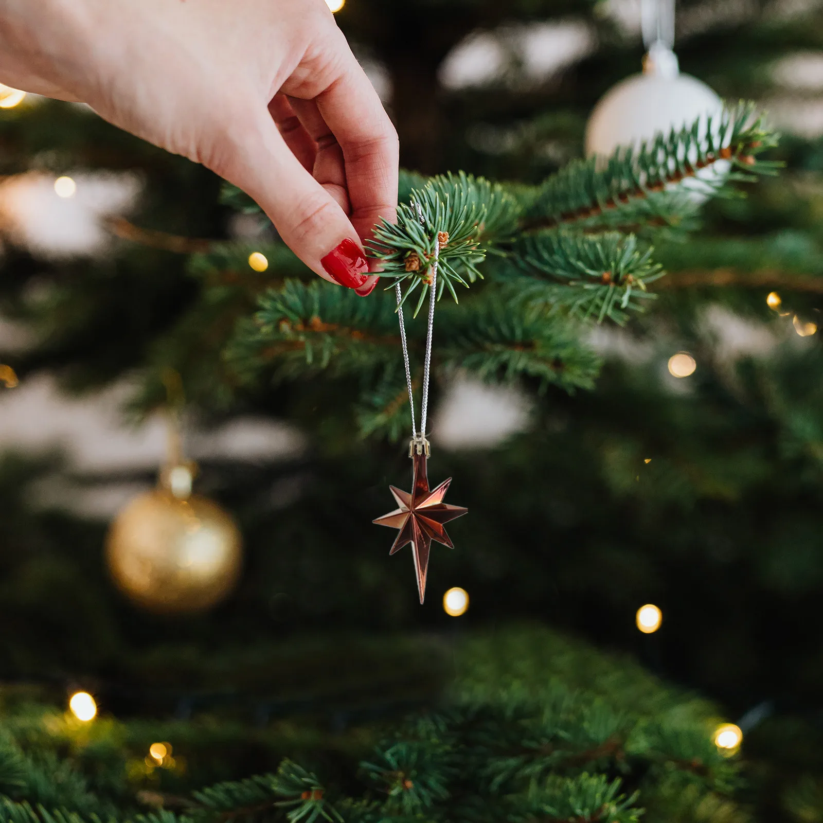 

12Pcs Christmas Hanging Ornaments Shatterproof Electroplated Octagonal Star Pine Cone Balls Xmas Tree Pendant Decoration