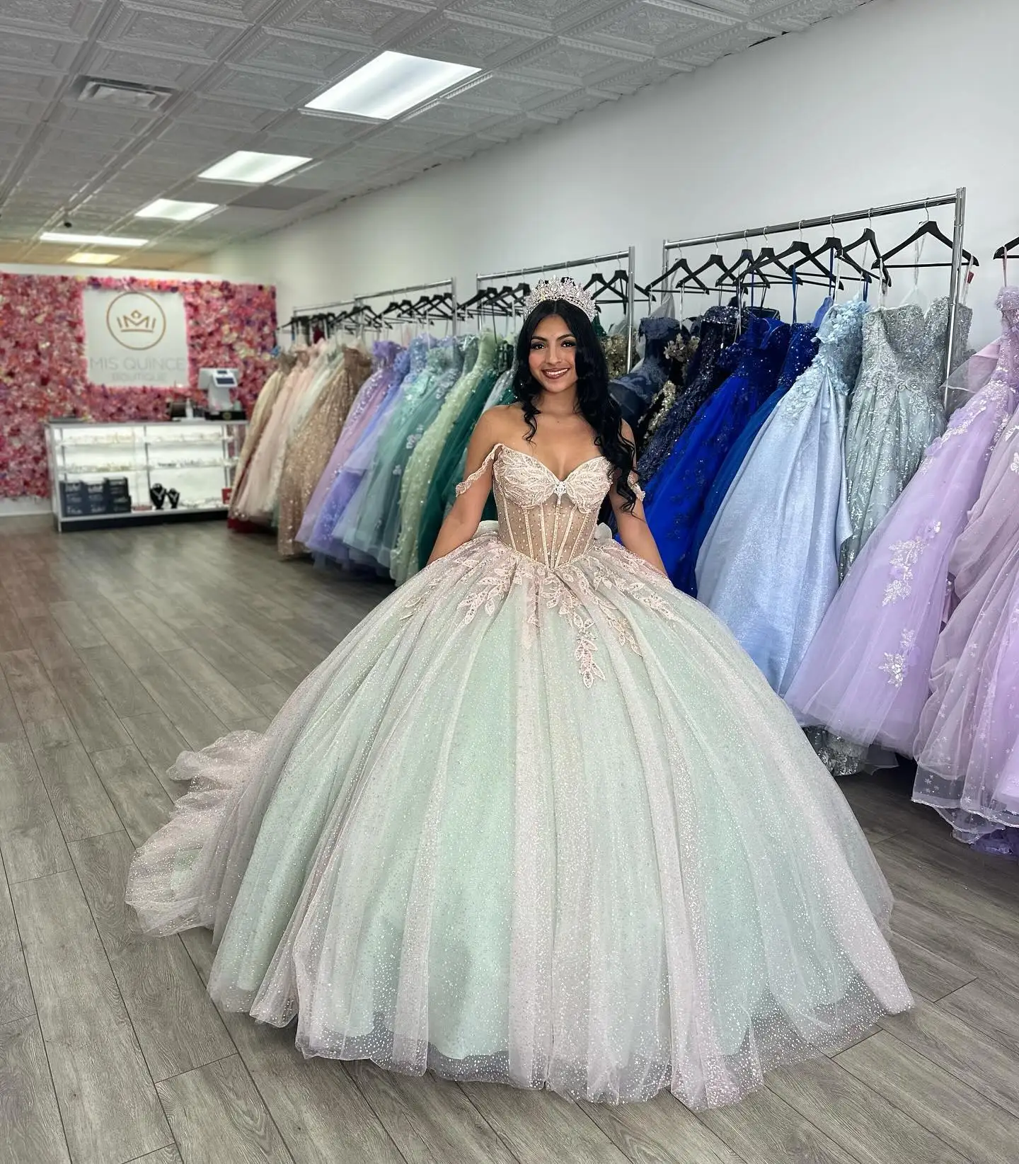 

Mint Green Sparkly Sequin Quinceanera Dresses for Sweet 16 18 Off the Shoulder Beading Ball Gown Prom Dresses Corset Party Dress