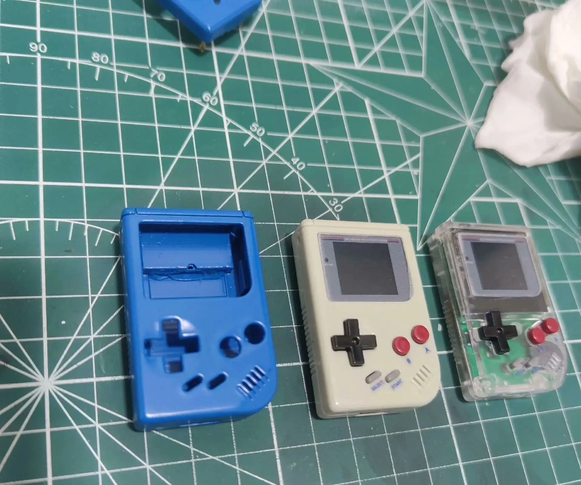 Super Mini GB Retro Handheld Game Console - Ultra Portable 5cm Pocket Size, Supports GB/GBC/NES Games, TF Card Slot