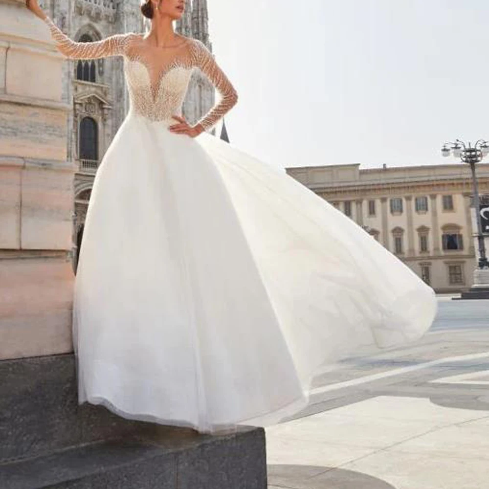 カスタムメイドのビーズ装飾が施されたウェディングドレス、ロングスリーブ、キラキラ輝くチュールのボールガウン、花嫁用、ボタンバック、ローブ・ド・マリアージュ