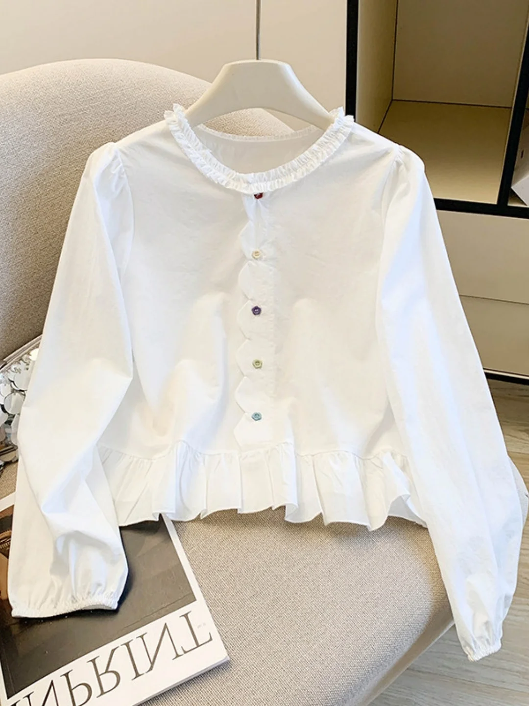 

Elegant round Neck Long Sleeve Shirt Women's Spring 2026 New Style Age-Defying Slimming Top Floral Lace Straight Cut Blouse