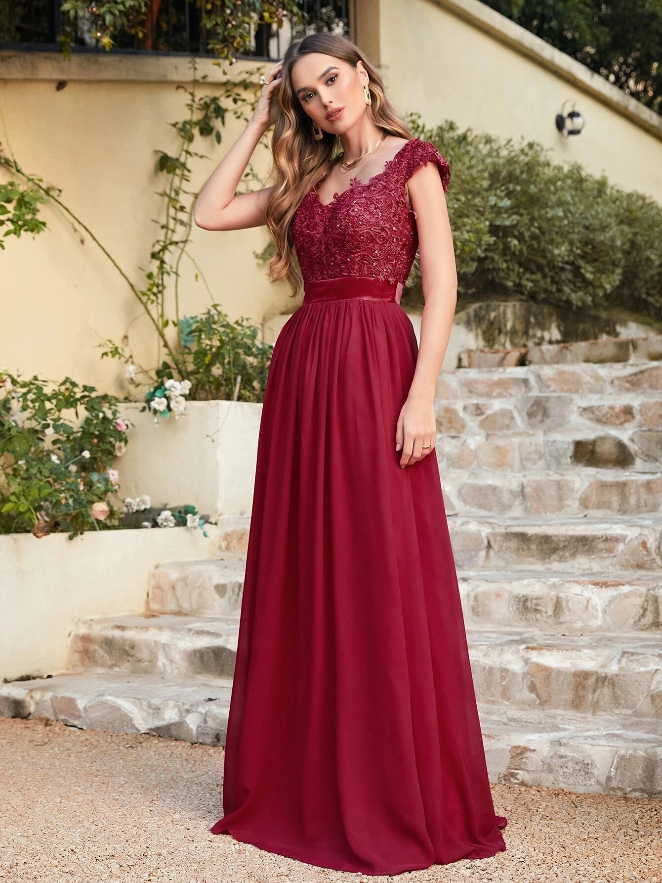 2024 Burgundy Bridesmaid Dresses Elegant Long Beading Pearls Bodice Chiffon  V Neck A Line Maxi Gown Wedding Party  Gowns