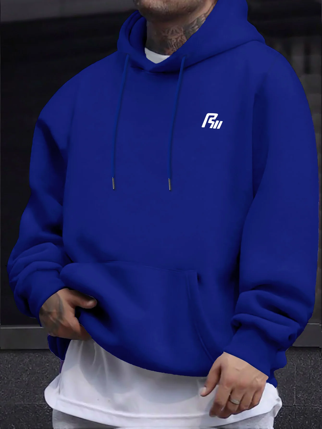Neuer, trendiger, minimalistischer Herren-Hoodie mit Buchstabenmuster, ein unverzichtbares Winterkleidungsstück mit weichem Innenfutter, geeignet für Freizeit- und Sportbekleidung. – Detail 4
