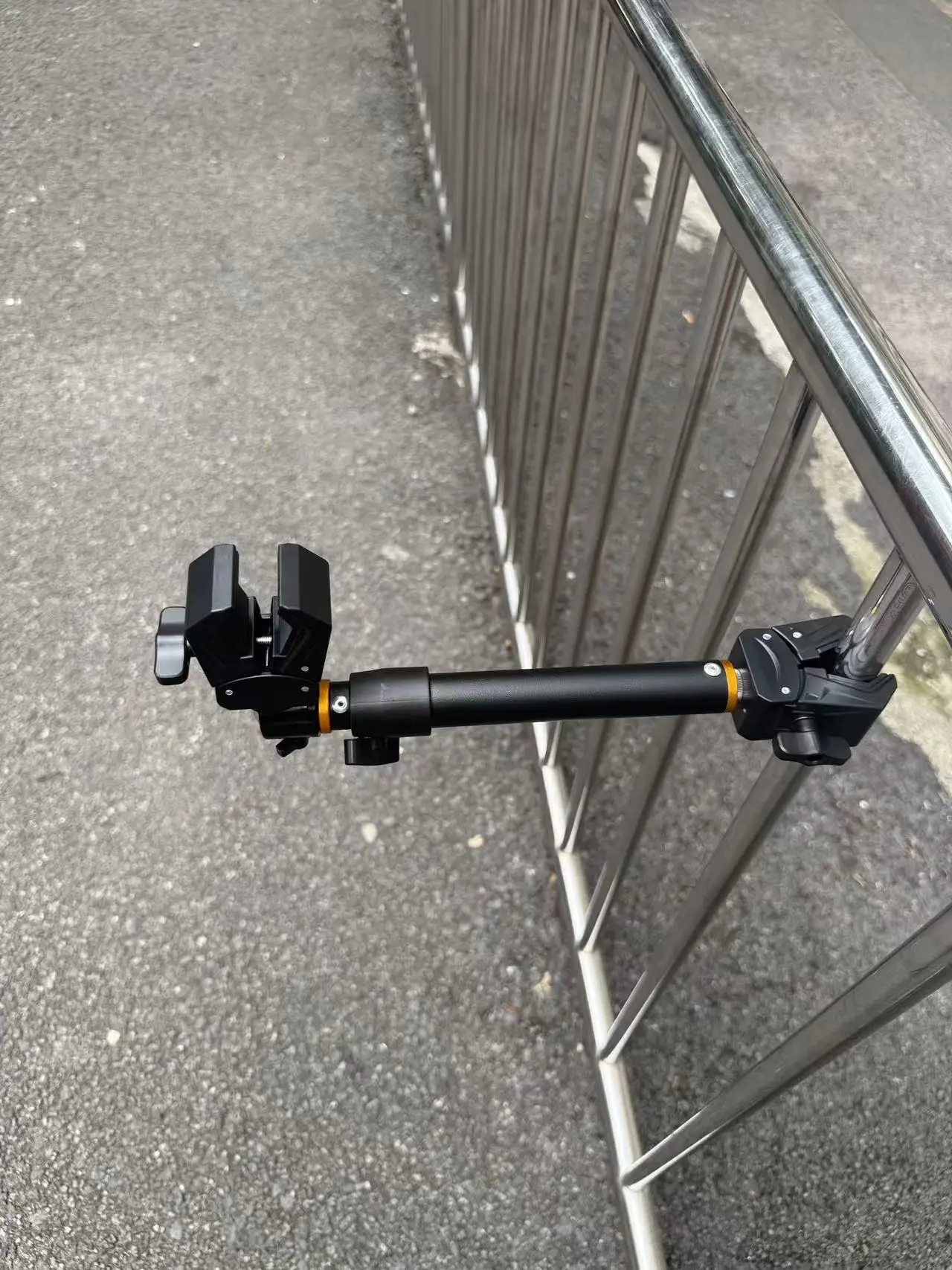 

Metal Dual Crab Clamp Phone Camera Mount Stand 360° Swivel Telescopic Extension Bracket for Outdoor Photography Camping Motorcy