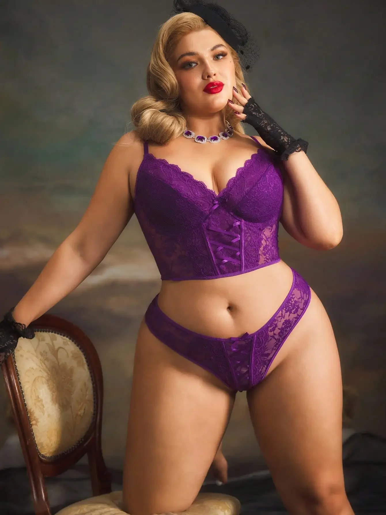 

Plus Size Solid Color Lace Patchwork Underwire Bra Set
