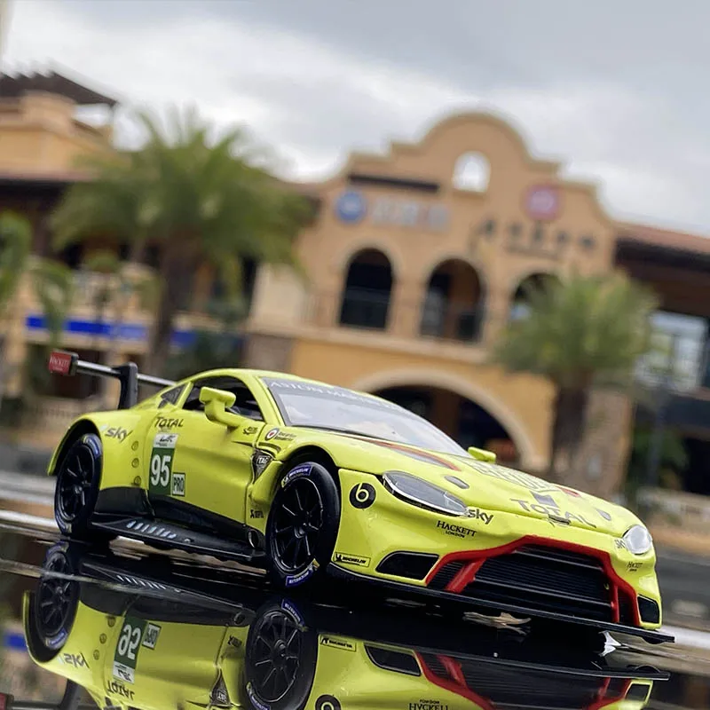 1:32 AstonMartin GTE Track Racing Car Alloy Car Model Diecast & Toy Vehicles Metal Car Model Simulation Collection Toy Gift