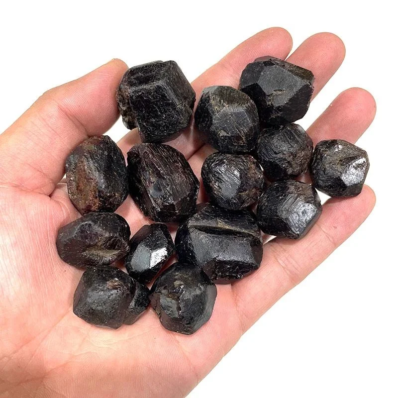 15-25mm Minerals Natural Red Rough Garnet Raw Semiprecious Stone for Home Decoration