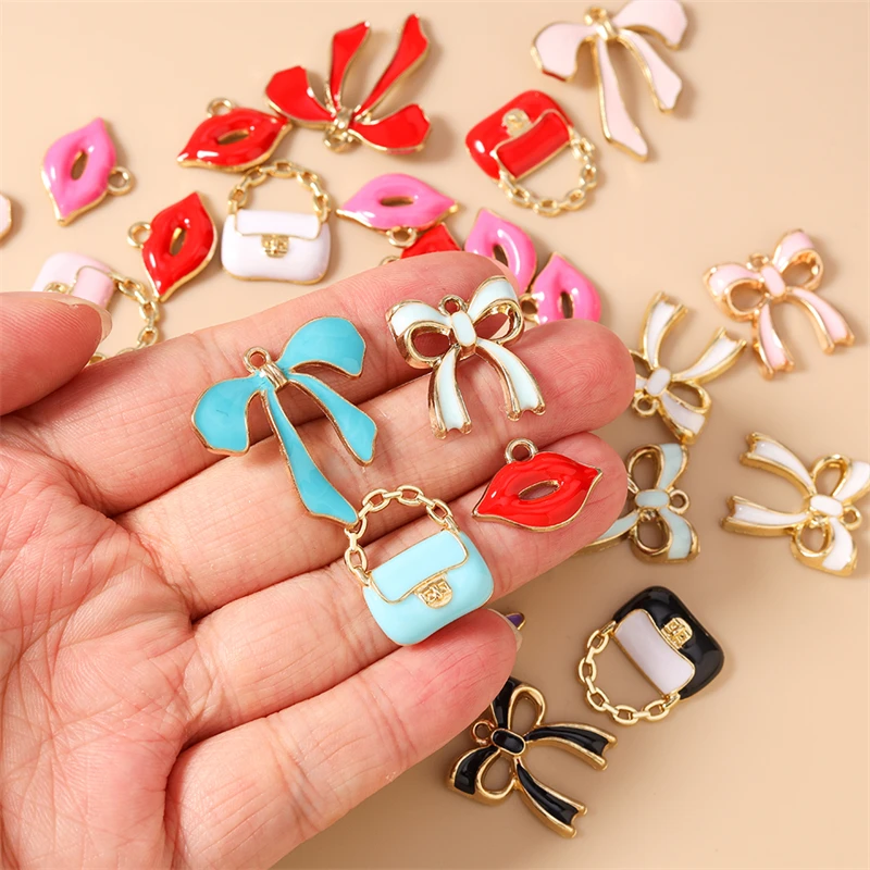 10 Stück niedliche, bunte Emaille-Anhänger in Form von Schleifen für Handtaschen, zum Basteln von Ohrringen, Halsketten, für DIY-Bastelarbeiten und als Schmuckzubehör. – Detail 2