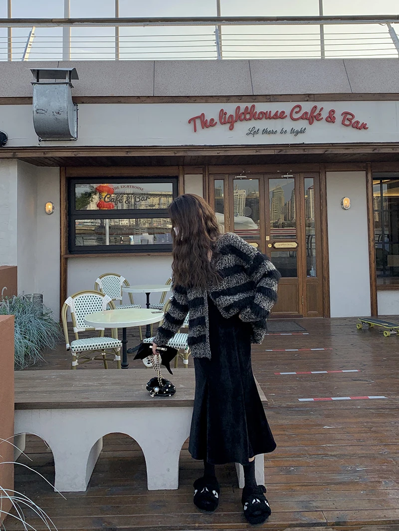 

MMENGJA Французская бархатная юбка с высокой талией, теплая, черная, средней длины, фасон «рыбий хвост», женская, для офиса, однотонная, зимняя коллекция