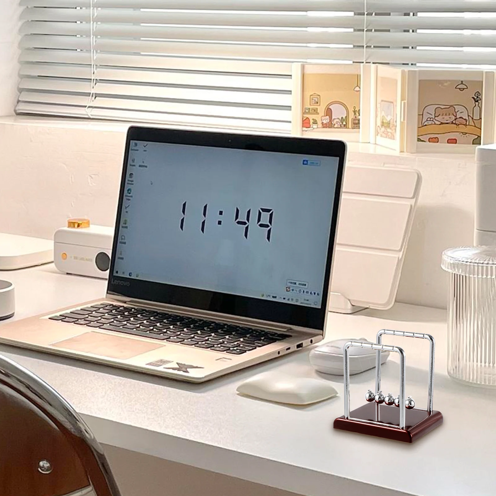 

Metal Newton's Pendulum Ball Educational Desktop Accessory ABS Bumper Swinging Ornament for Home Office Stress Relief