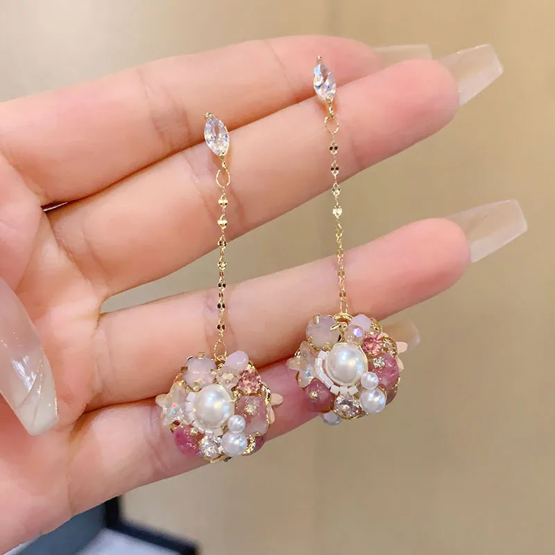 

Exquisite Sweetness: Ethereal Crystal Pearl Pendant Earrings Luxurious Versatile Stud Earrings for Women