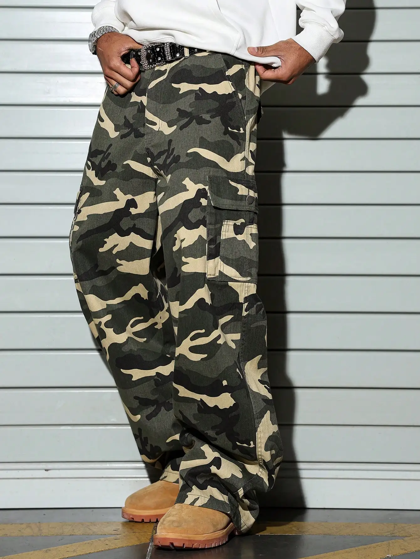 Men's Classic Woodland Camo Wide-Leg Cargo Pants with Multiple Flap Pockets, Y2K Hip-Hop Street Style Camouflage Denim Trousers view 4