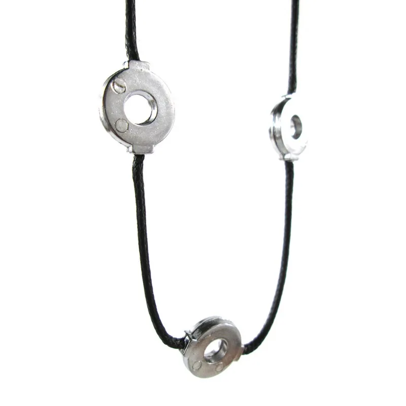 1 stücke Naruto Bsarai Akatsuki Titan Stahl Itachi Cosplay 3 Loops Halskette Anhänger Cartoon Schmuck Coole Männer Frauen Geschenke – Detail 4