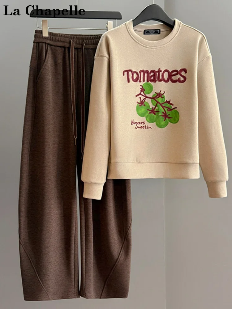 

Комплект повседневной спортивной одежды La Chapelle: женский осенне-зимний новый комплект с объемным принтом, антивозрастной эффект, цвет абрикос, свитшот и спортивные брюки