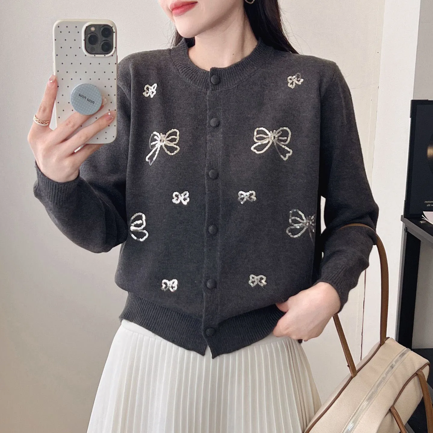 

Round Neck Sweater Jacket Autumn Winter Korean Women's New Bow Pattern Design Knitted Cardigan Short Style Single Breasted Top