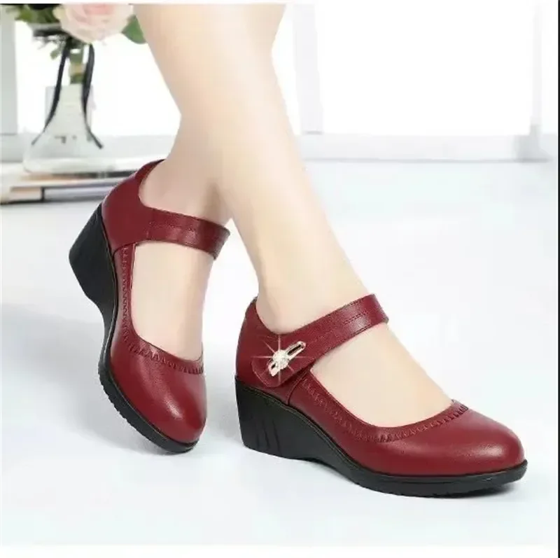 Zapatos De Mujer Women Cute Comfort Buckle Strap Black Patent Leather Height Increased Shoes Lady Cool Wine Red Heel Shoes 2024