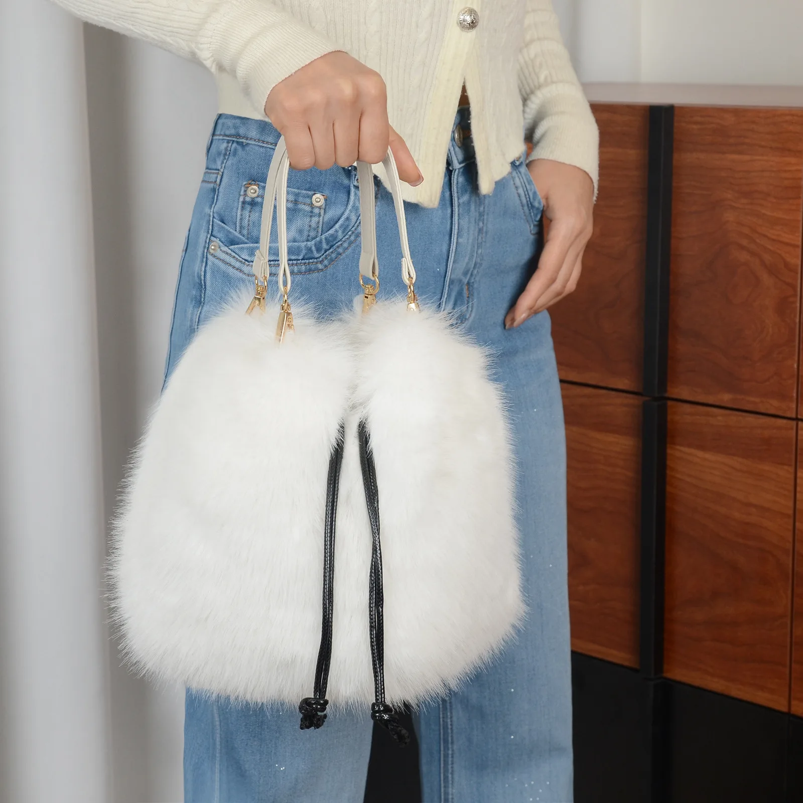 Modische Herbst-Winter Kunstfell-Handtasche Luxuriöse Bucket Bag für Damen Fell-Tragetasche Kunstwaschbärfell Hochwertige Handtasche – Detail 18