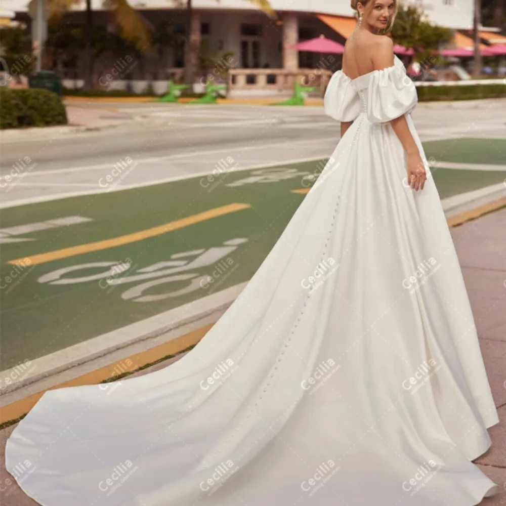 Clássico A-Line cetim vestidos de noiva, simples Strapless Backless Robes, mangas curtas Puff, vestidos de casamento graciosos