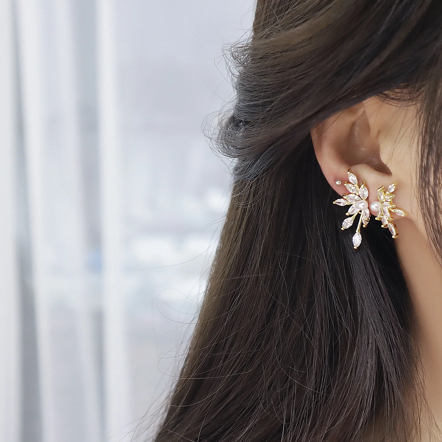 كوريا مجوهرات الأزياء الجديدة 925 الفضة إبرة 14K الذهب الحقيقي AAA الزركون زهرة أقراط أنيقة لامعة المرأة حفلة موسيقية أقراط