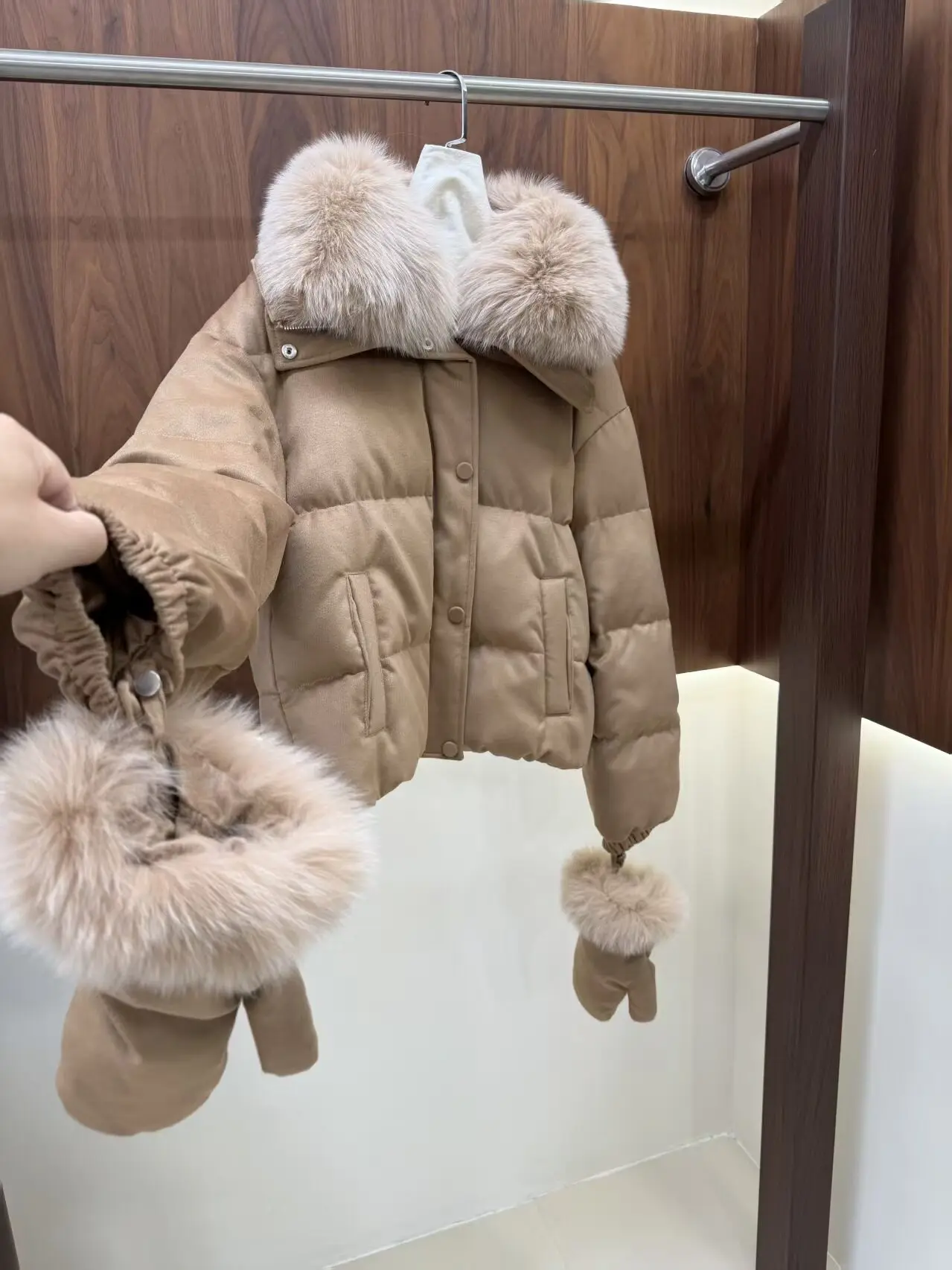 Women's 2026 Winter New High-end Zipper Fox Fur Collar Short White Goose Down Jacket Long Sleeved Jacket