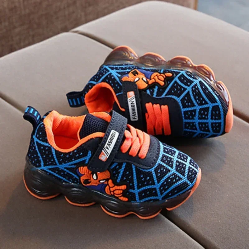 2024 New Spiderman Kids Sneakers Disney Children\'s Led Light Shoes Spring and Autumn Boys Sport Shoes Anti-slip Girls Shoes