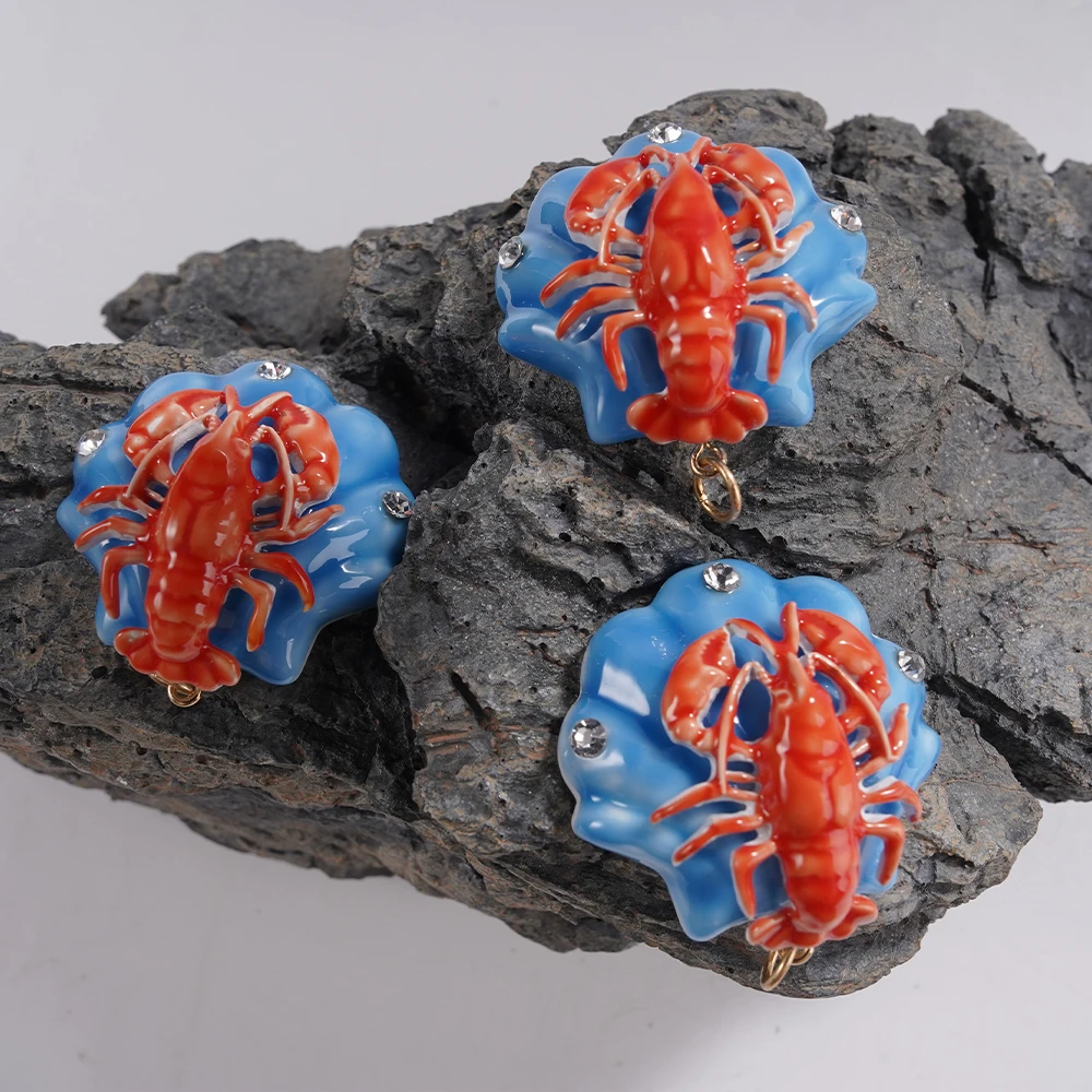 

Набор для создания украшений Lobster Wave DIY Charms (Coastal Playful) из 3 предметов: идеально подходит для создания стильных образов на завтрак или свидание, легко сочетается с другими нарядами.