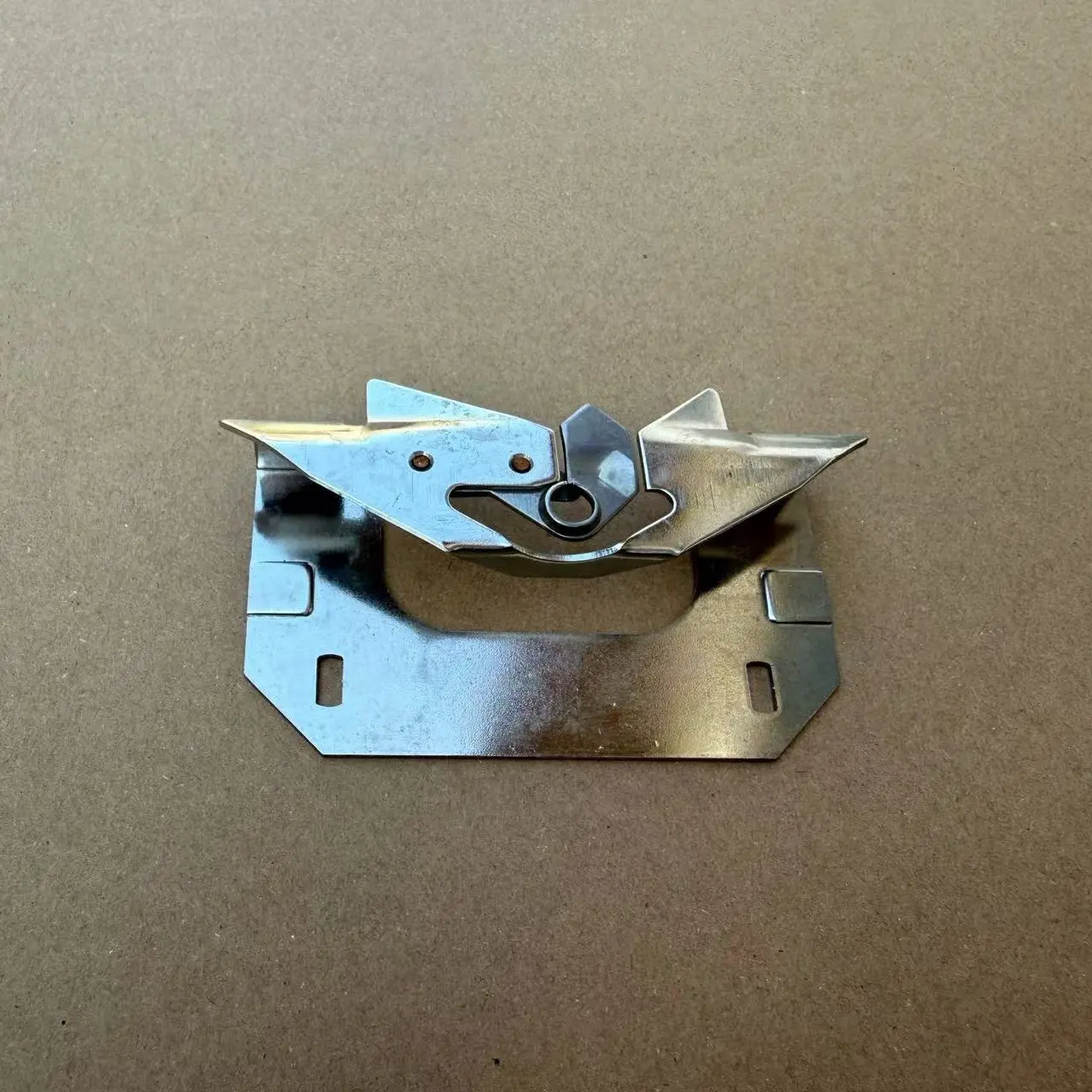 

Запасные части для вязальных машин: вязальные принадлежности, подающие сопла