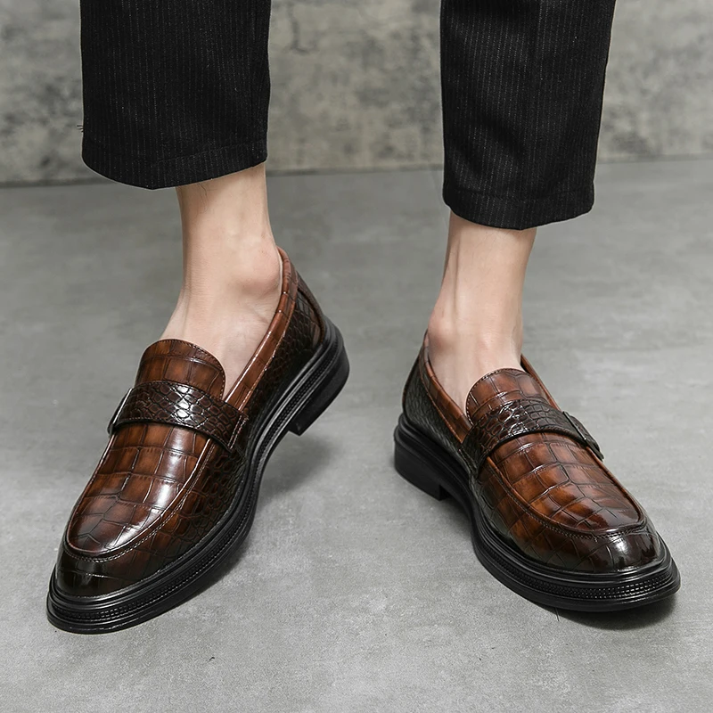 Tassel beanshoe men new British business trend edge buckle crocodile print lazy slip-on pointy plaid casual leather men