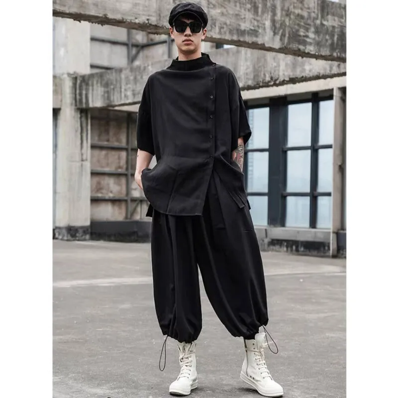 

Большая свободная мужская летняя футболка с воротником-стойкой, черное платье в уличном стиле, дизайн с несколькими пуговицами, большой размер с короткими рукавами