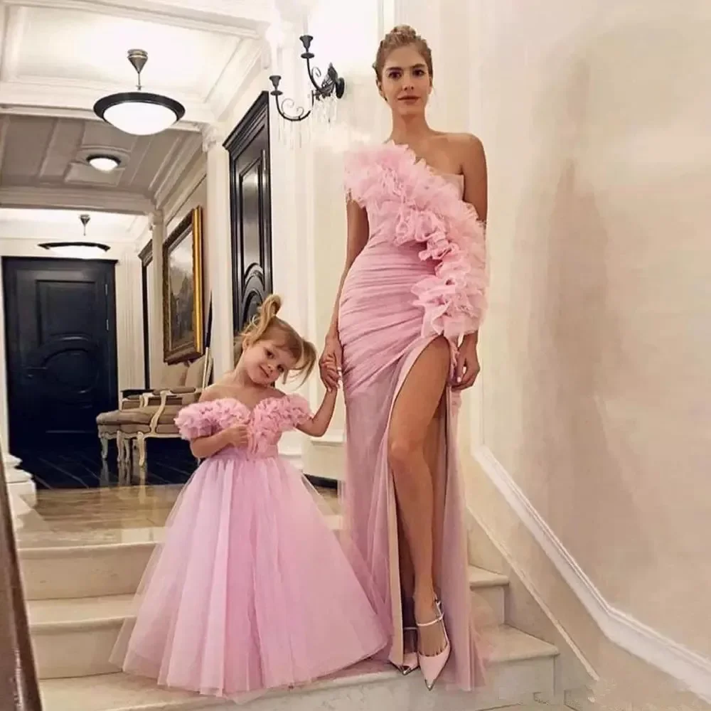 

Modest Pink One Shoulder Mother and Daughter Prom dresses 2025 Sexy Side Split formal Evening Party Gowns Vestidos De Fiesta