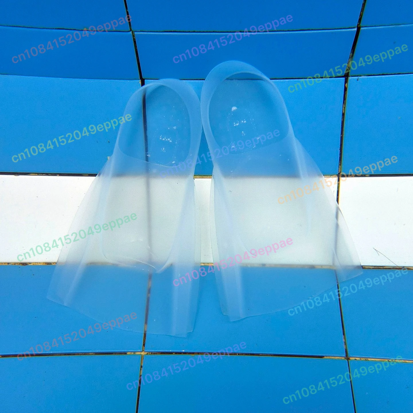 زعانف سباحة من السيليكون الشفاف بالكامل - تصميم قصير مطور لعام 2026 للغطس والسباحة واللفة، طفو محايد #1