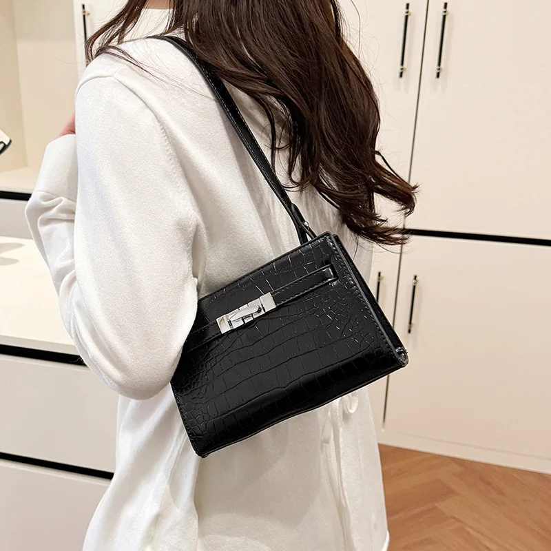

​​Airport Ready Oversized Tote Women Premium Pebbled Leather Structured Commuter Bag Secure Zipper Top