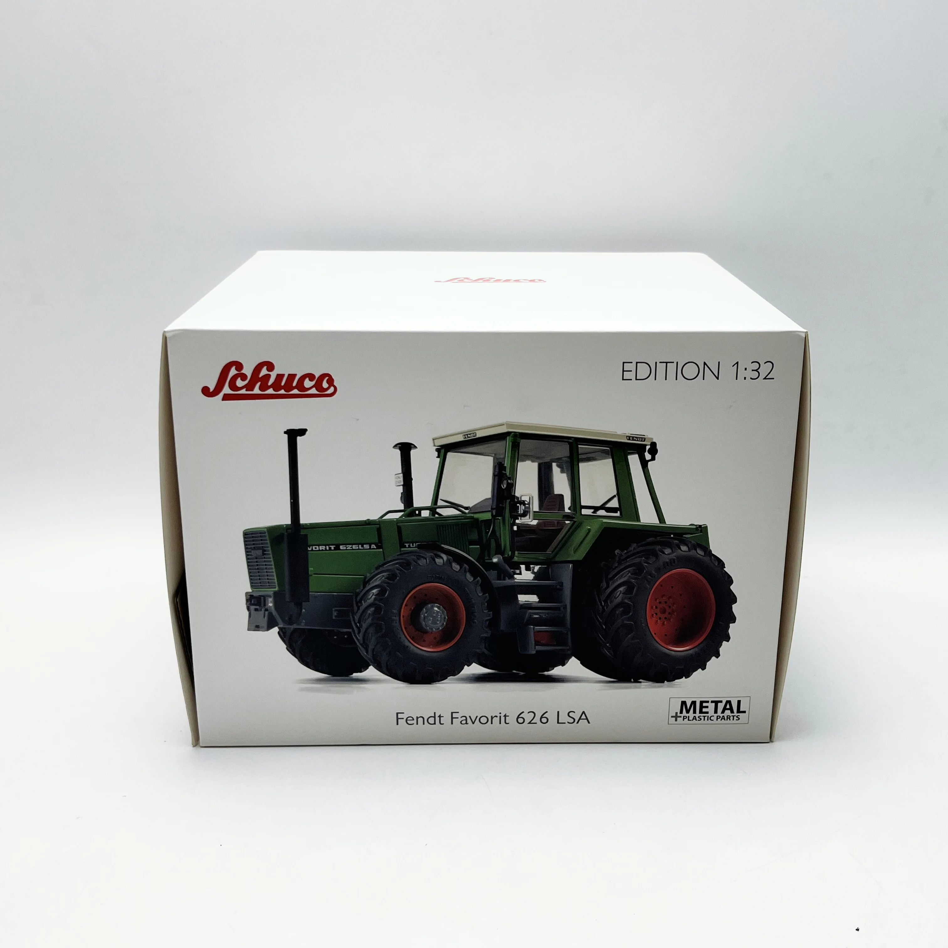 

Модель трактора Schuco 1/32 Fendt Favorit 626 LSA из сплава