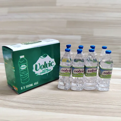 Миниатюра бутылки с минеральной водой для кукольного домика