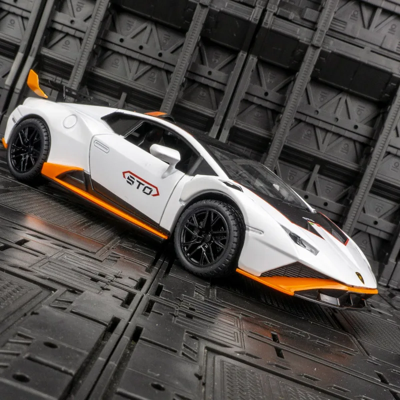 

1:24 Lamborghini Huracan STO модель автомобиля из сплава, супер спортивный автомобиль, гоночный звук и свет, игрушка с откатным механизмом, подарок для детей