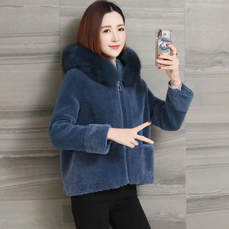 

Women 2023 Winter New Real Fox Fur Collar Jackets Female Short Genuine Lamb Fur Coats Ladies Loose Warm Hooded Overcoats A444