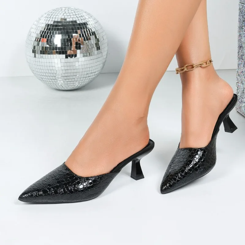 صنادل نسائية صيفية جديدة 2025، متعددة الاستخدامات ومريحة، مقاسات كبيرة متوفرة، كعب عالٍ كاجوال من الجلد اللامع يسمح بمرور الهواء #3