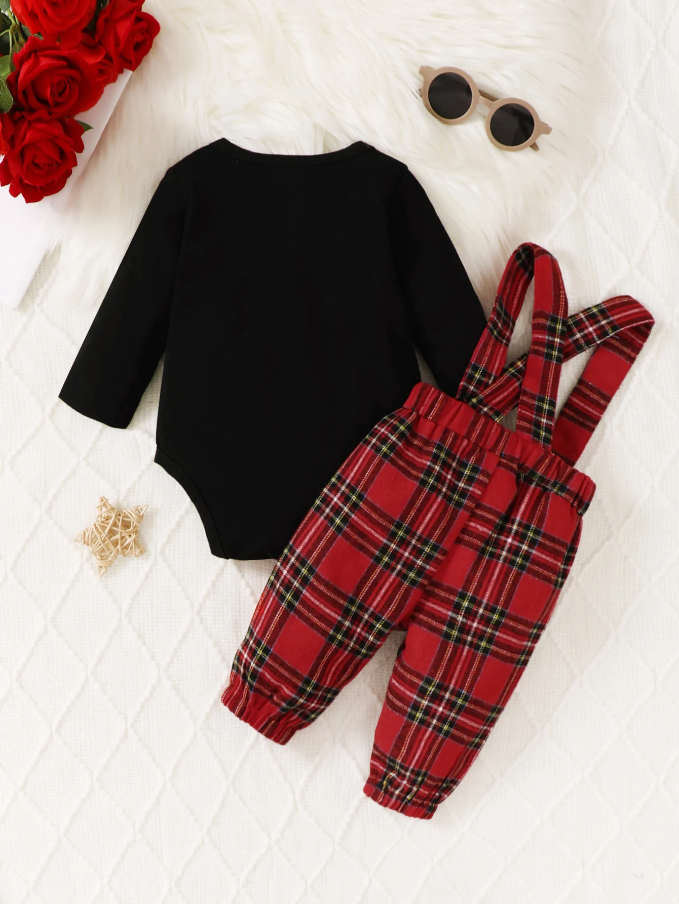 مجموعة رجل صغير لطيف لحديثي الولادة في الربيع والخريف، تتميز بسترة سوداء من قطعة واحدة مع بنطال متقلب أحمر